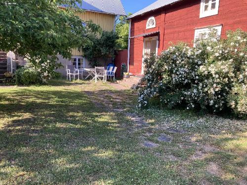 Helrenoverad 1700-tals stuga